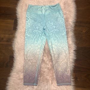 Blue & Purple Size M Cropped Yoga Workout Tights